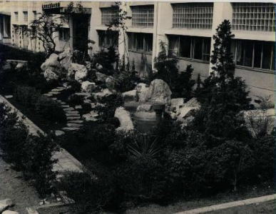 学校園完成当時の写真